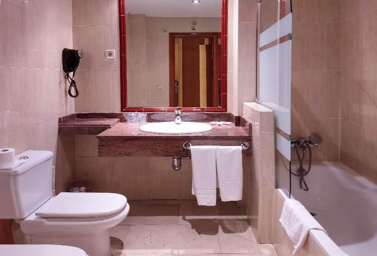 Hostal Plaza Mayor Torrejon de Ardoz Bagian luar foto