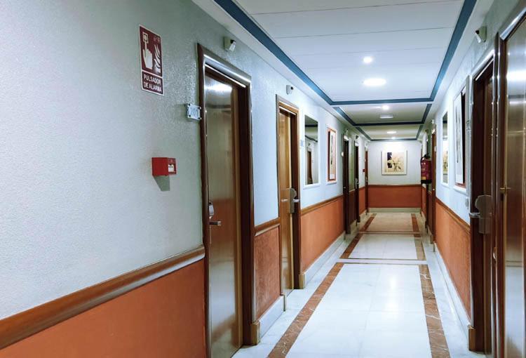 Hostal Plaza Mayor Torrejon de Ardoz Bagian luar foto
