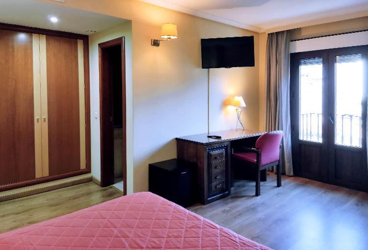 Hostal Plaza Mayor Torrejon de Ardoz Bagian luar foto