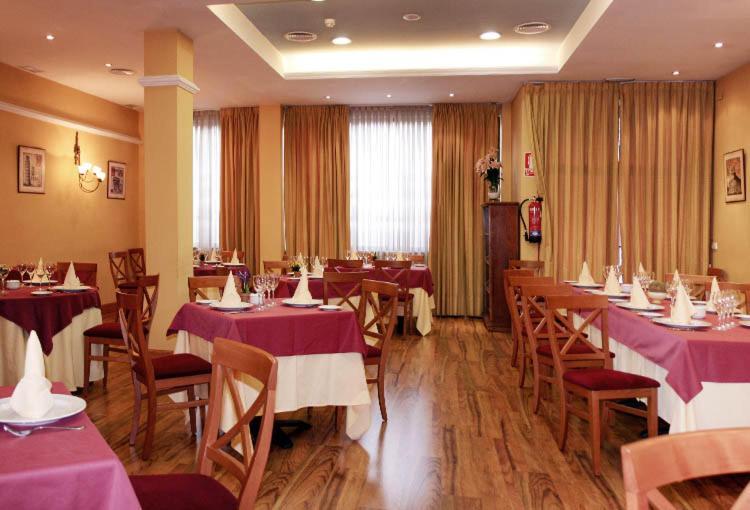 Hostal Plaza Mayor Torrejon de Ardoz Bagian luar foto